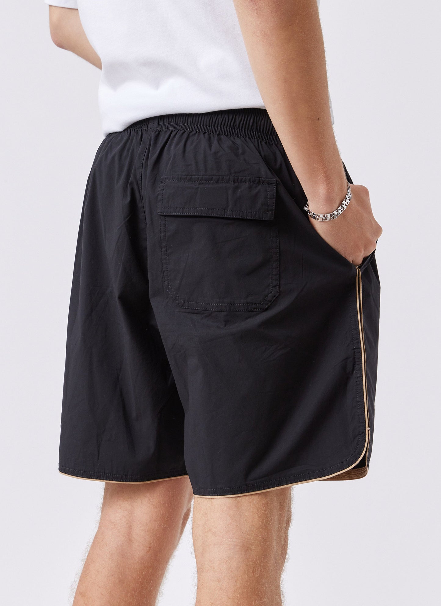 Trott Short Black