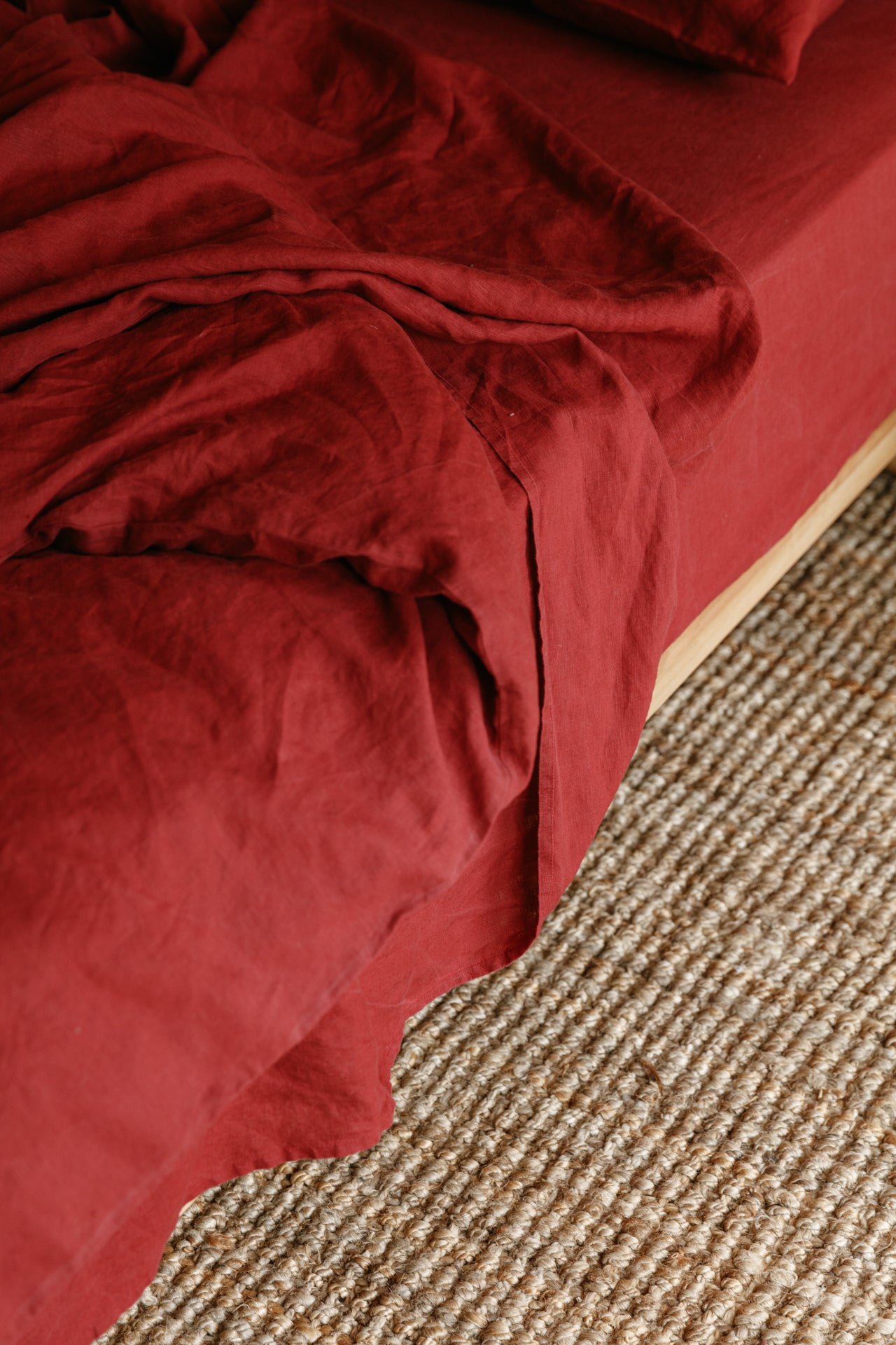 Burgundy Hemp Linen Fitted Sheet - GOOD STUDIOS