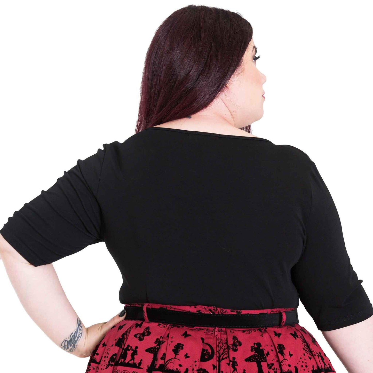 dark haired plus size model facing away to show the back of the retro philippa top by hell bunny