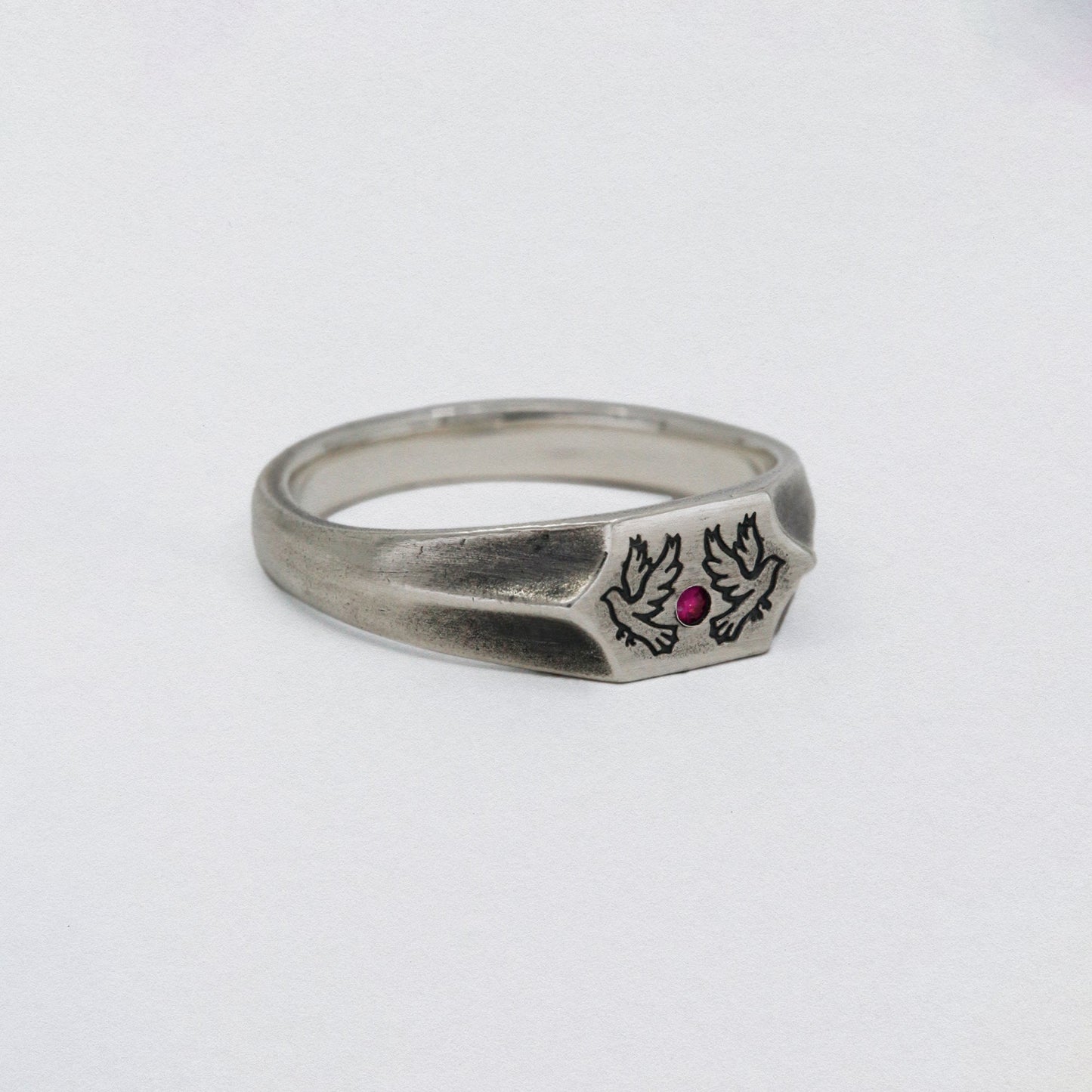 2 Birds and a ruby stone on a 925 silver signet ring